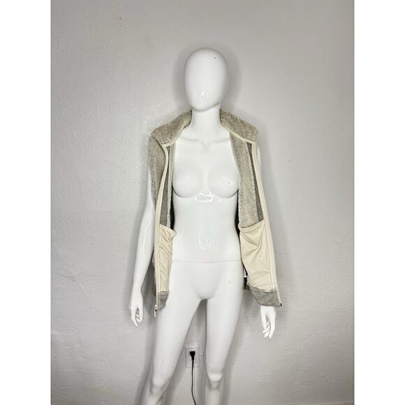 The North Face Gray Fleece Zip Vest Size M Outdoor Hiking Women's - Picture 8 of 10